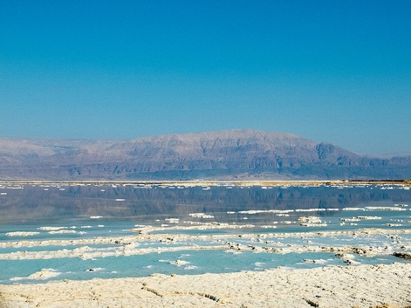 Israel and Jordan share access to the Dead Sea. Although tricky to implement, joint water projects show how resource scarcity can lead to cooperation, not conflict. Image credit: Anthony Jauneaud.