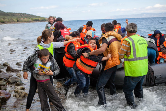 refugees-boat-22092745854-blog