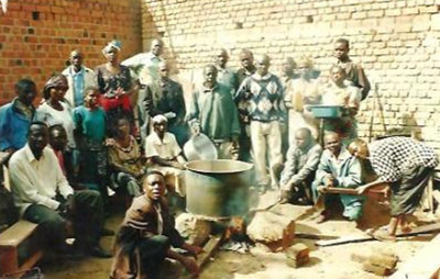 Youth and adult ex-combatants being trained in the production of household soap, activities they will perform as part of their socioeconomic reintegration, in Butembo. 