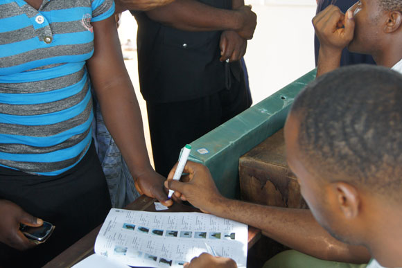 A woman votes in the 2011 Nigerian elections. Image credit: The Commonwealth