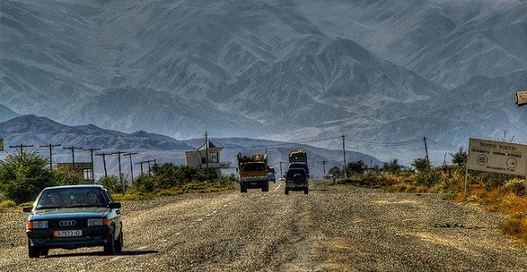The Bishkek-China highway. Unresolved borders have contributed to conflict in the Central Asian republics. Image credit: Thomas Depenbusch.