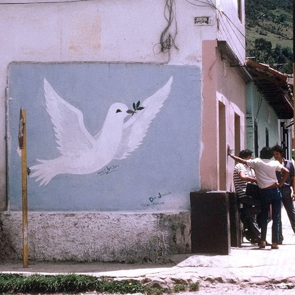 A mural from Colombia in 1985 calls for peace. 31 years later, is this now a reality? Image credit: The Real Estreya