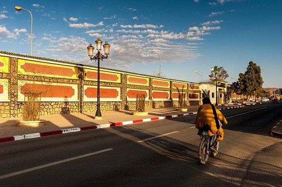 The Algerian town of Tamanrasset is an important staging post for the cross-border trade between Algeria, Mali and Niger. Image credit: Brigitte Djajasasmita.