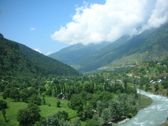 The Kashmir Valley, a place of tense relations. Image credit: taNvir kohli